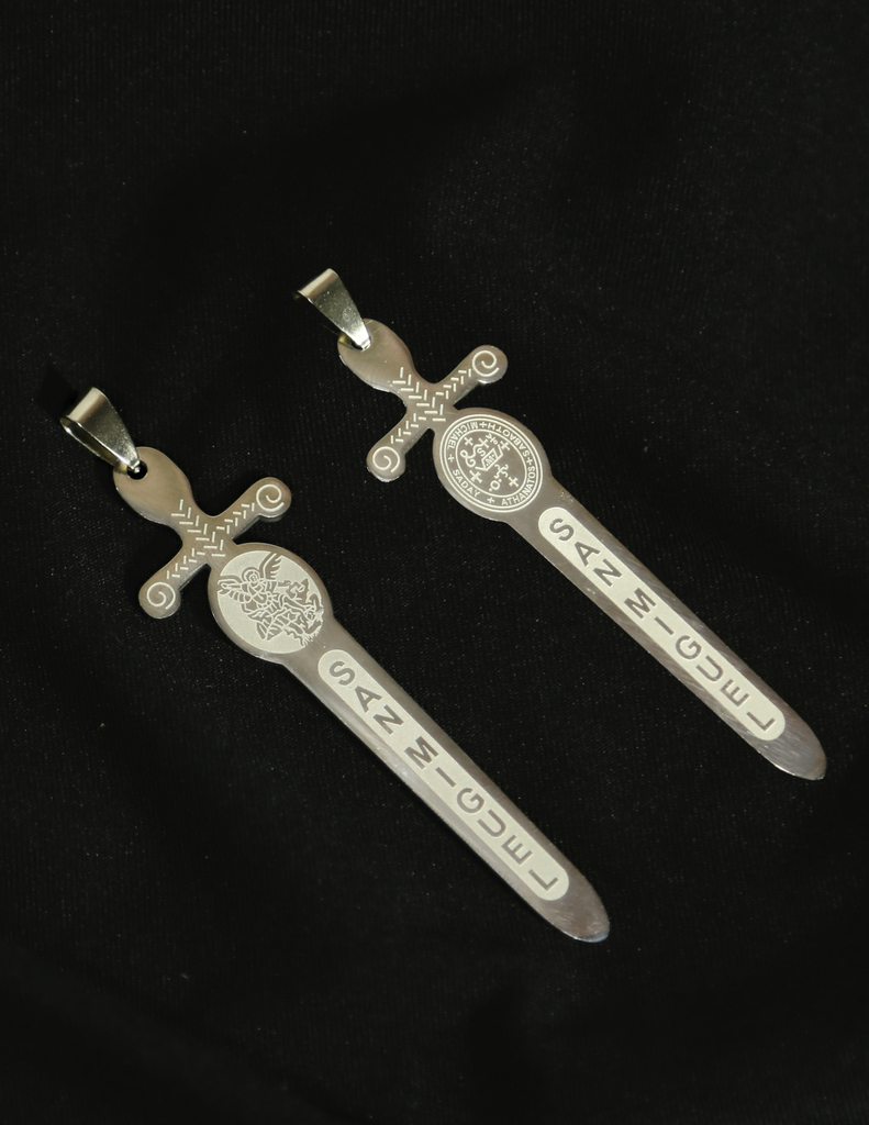 Espada de San Miguel en Acero Plateada 7cm